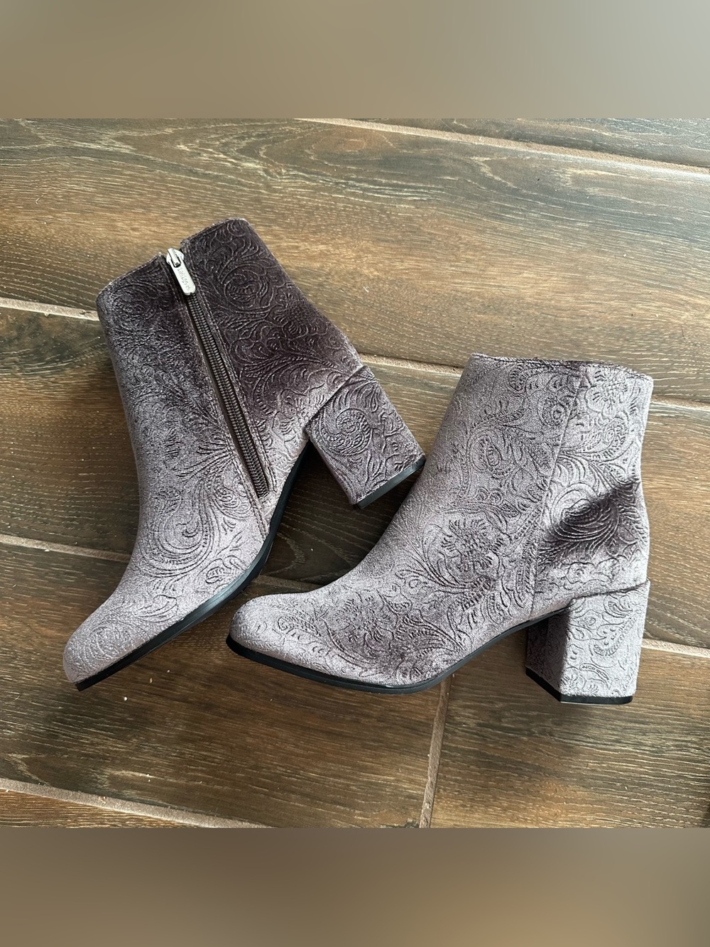 Indigo Road Crusona Gray Velvet Paisley Ankle Boots Size 7 Block Heel Booties